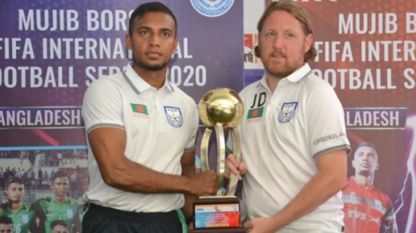 বাংলাদেশ জাতীয় ফুটবল কোচ জেমি ডে ও অধিনায়ক জামাল ভূঁইয়া